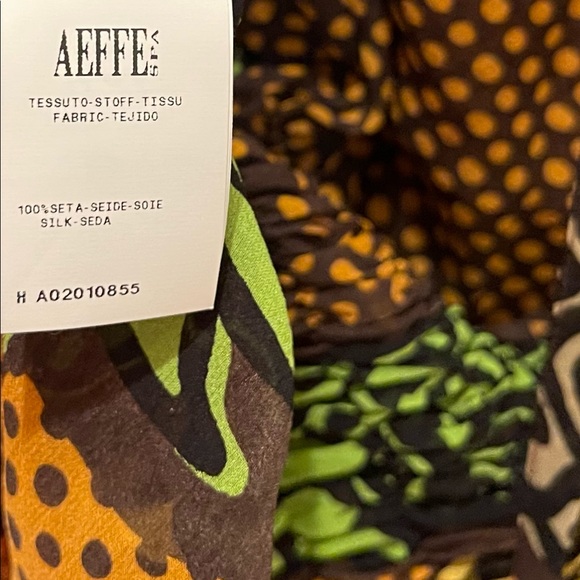 Moschino 100% silk multi-color top. Size 6. (Will fit a M/8, generous fit) - Picture 7 of 9